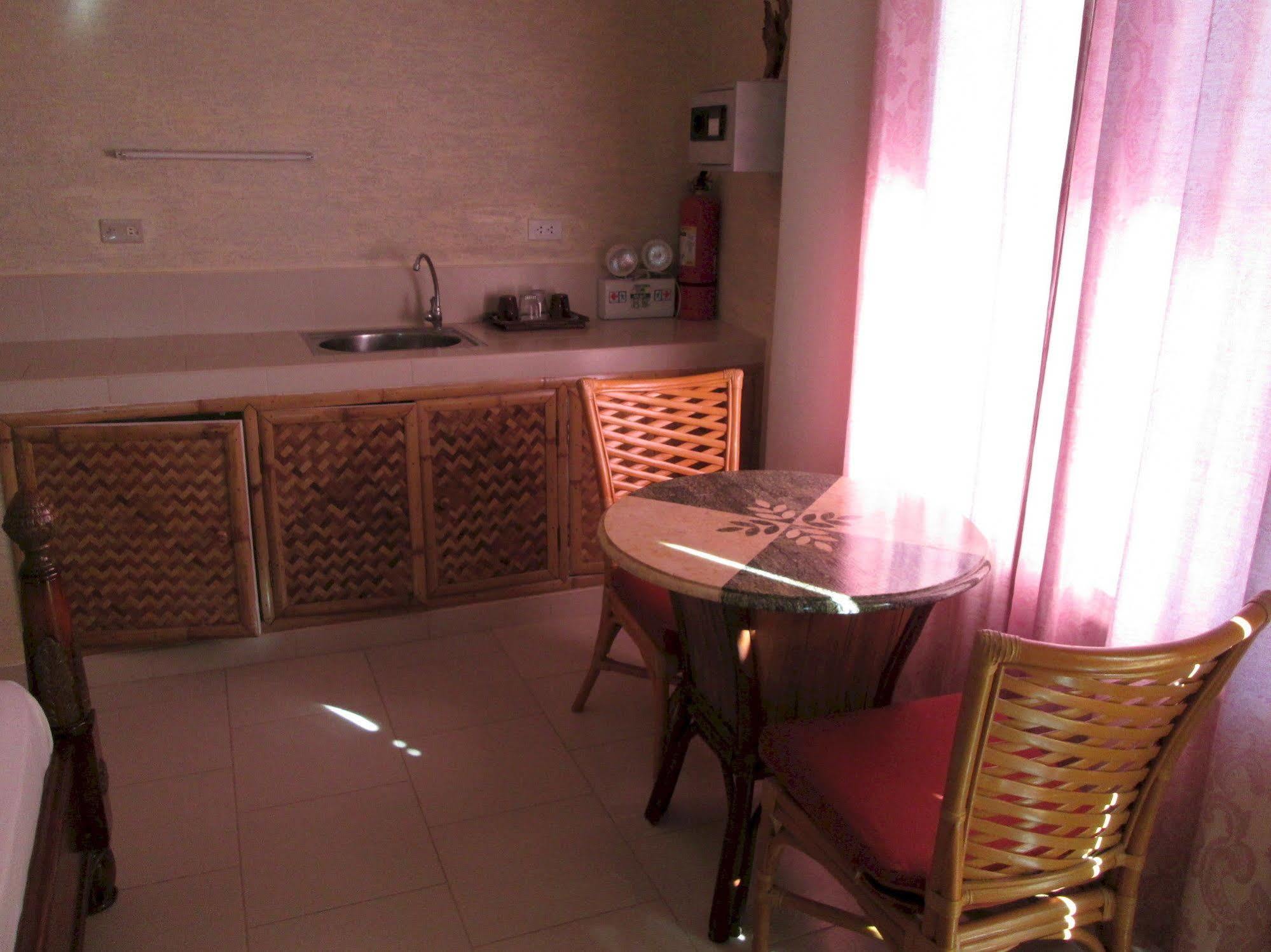 Amigos Beach Resort Balabag  Екстериор снимка